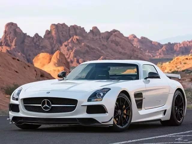 都什么年代了还看媳妇当车模最性感的汽车写真集在这