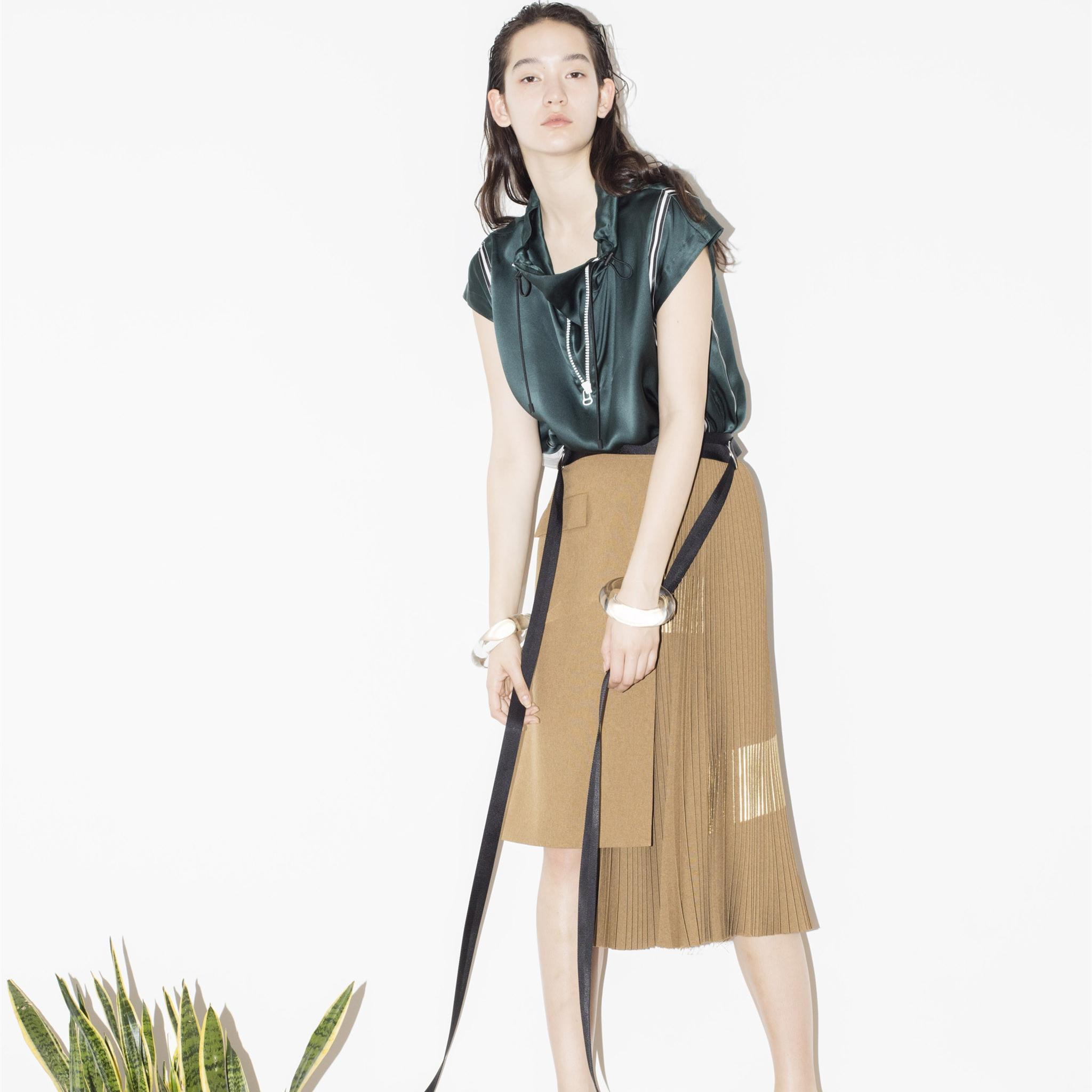 甜美圆脸虽讨喜，而我却偏爱冷漠厌世脸