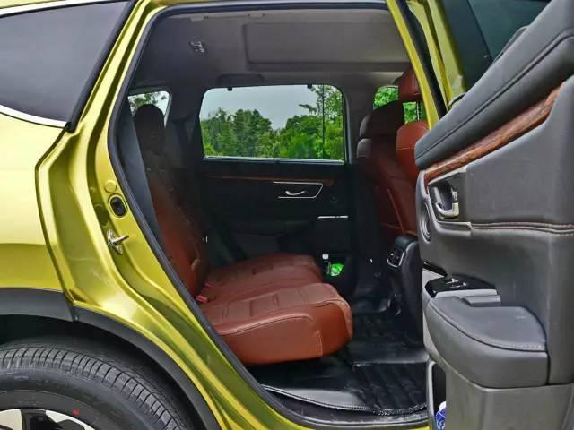 同样的价钱，究竟买高配小车好，还是买低配大车好？