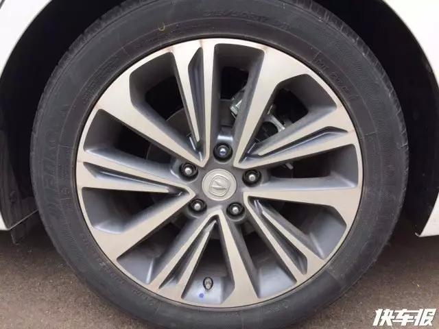 你一直在等睿骋CC，居然有这种配色...