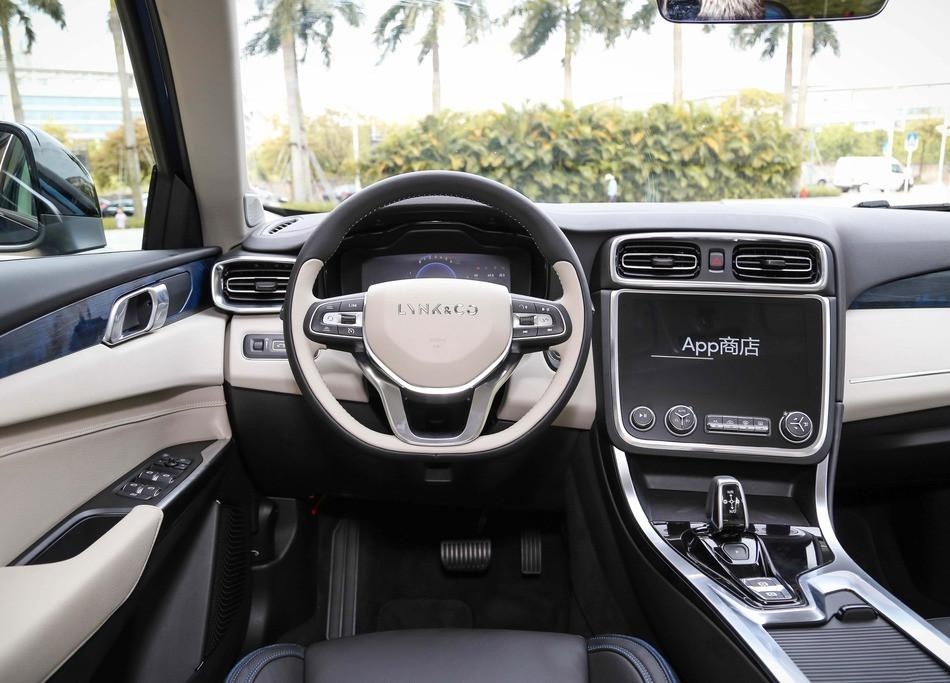 好样的！这款全车终身都能够免费！内饰精致油耗5.6