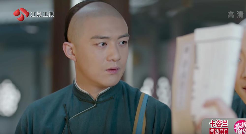 李泽锋,中央戏剧学院表演系本科毕业,2006年,出演首部作品《鹿鼎记》