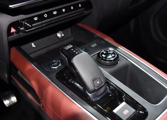 颜值甩了途观几条街！15万起的售价，尾灯就带4个8！