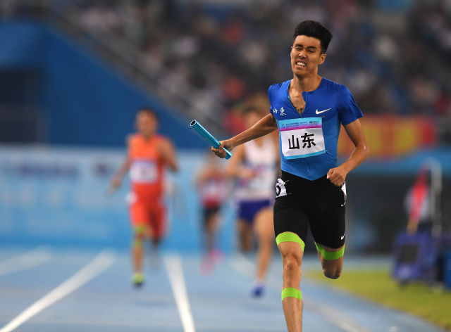 田径——男女混合4×400米接力:山东队夺冠