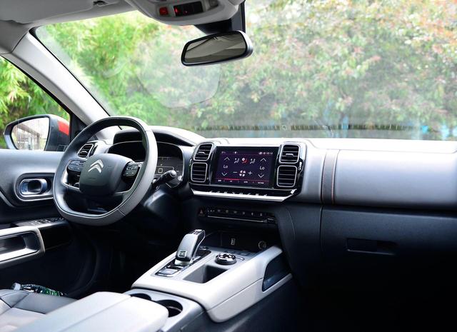 颜值甩了途观几条街！15万起的售价，尾灯就带4个8！