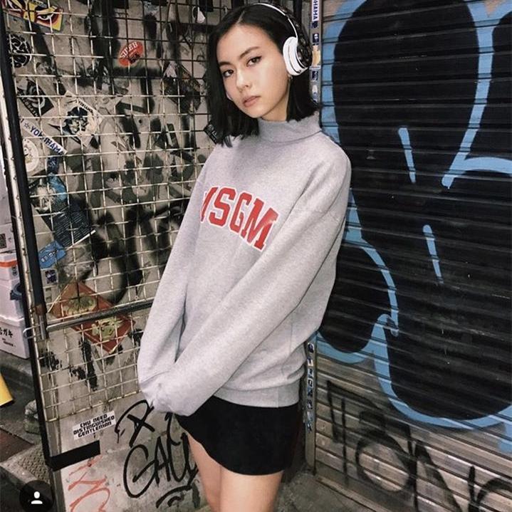 甜美圆脸虽讨喜，而我却偏爱冷漠厌世脸