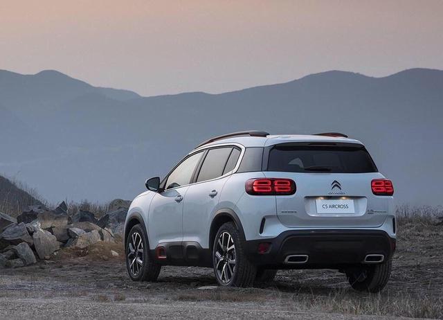 颜值甩了途观几条街！15万起的售价，尾灯就带4个8！