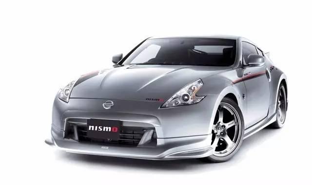 都什么年代了还看媳妇当车模最性感的汽车写真集在这