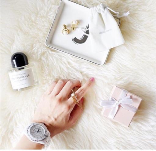 Michi Liang，珍珠是识别标志，金属的内在灵魂