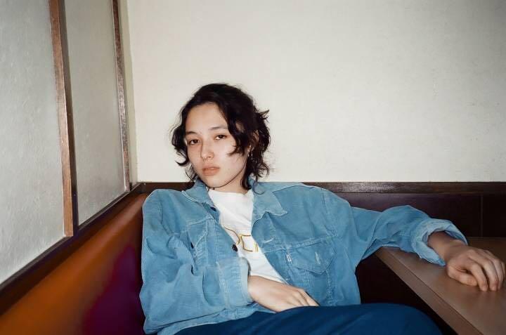 甜美圆脸虽讨喜，而我却偏爱冷漠厌世脸