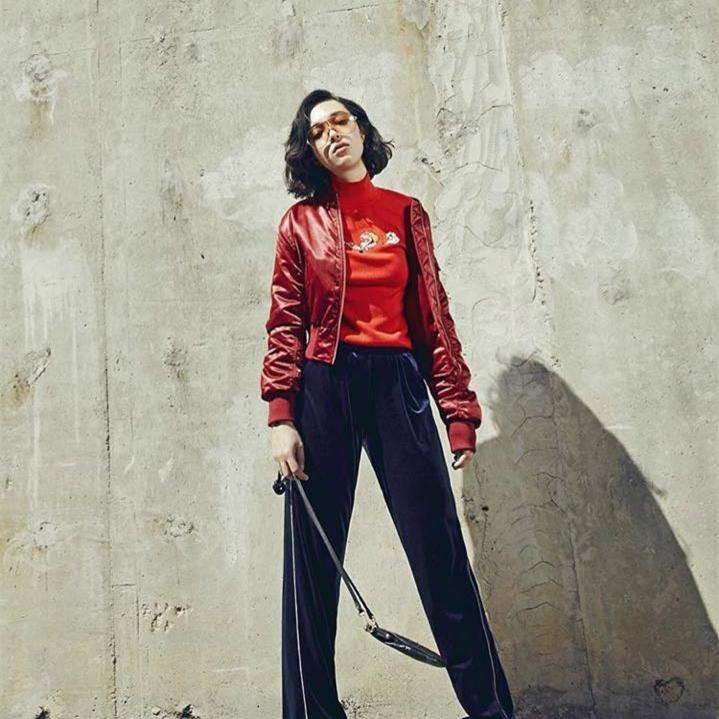 甜美圆脸虽讨喜，而我却偏爱冷漠厌世脸