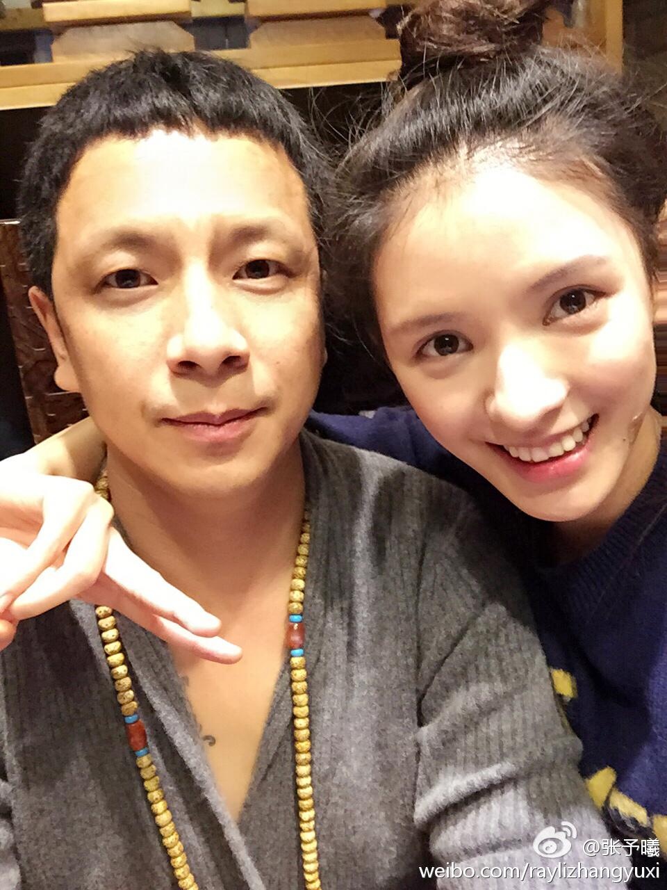 王思聪前女友直播被刷屏,与父母合照曝光一家颜值惊人!