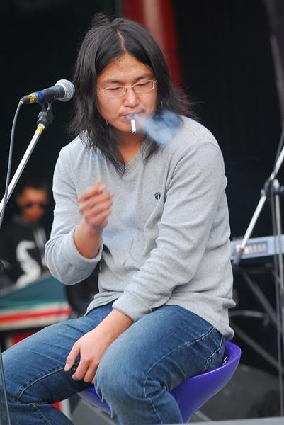 5 李志 为什么第一前面会有0.5呢?因为第一已经不能表达李逼的牛逼了.