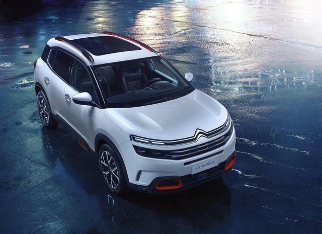 颜值甩了途观几条街！15万起的售价，尾灯就带4个8！