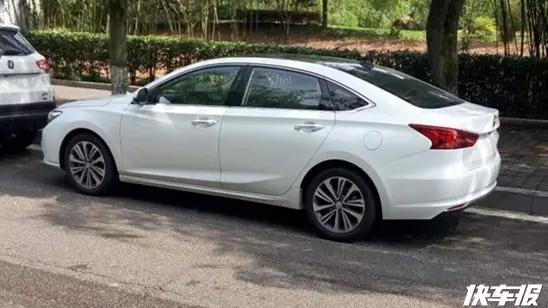 你一直在等睿骋CC，居然有这种配色...