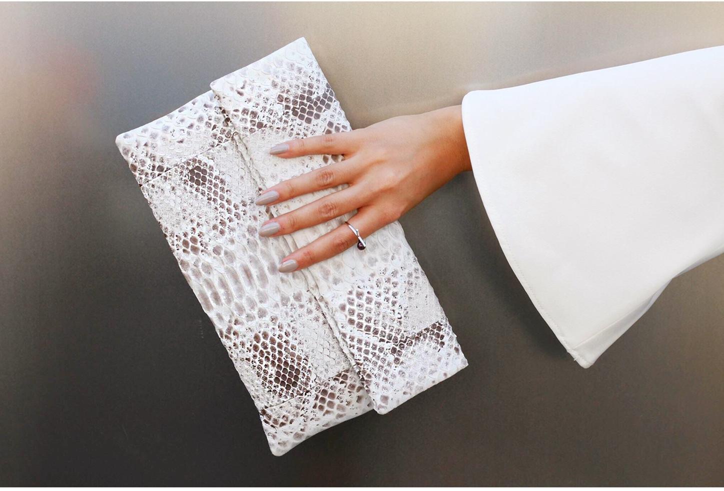 Michi Liang，珍珠是识别标志，金属的内在灵魂