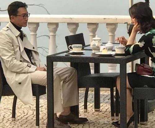白百何辣妈到大妈, 靠露肉与“达康书记”演对手戏