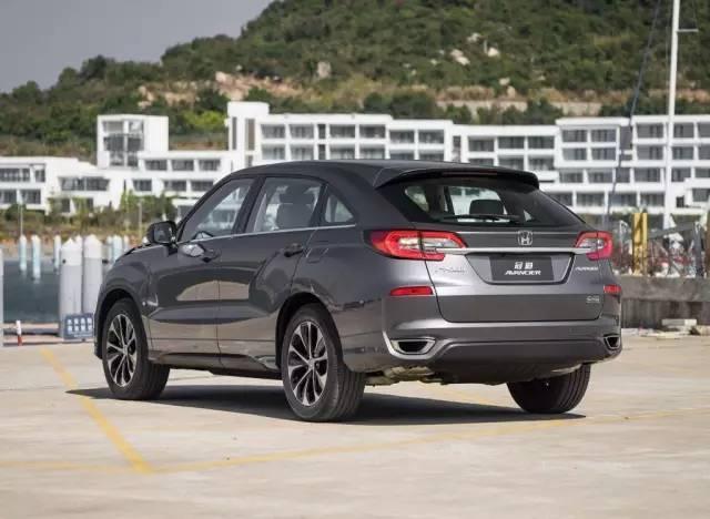 同样的价钱，究竟买高配小车好，还是买低配大车好？