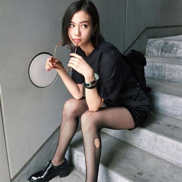 甜美圆脸虽讨喜，而我却偏爱冷漠厌世脸