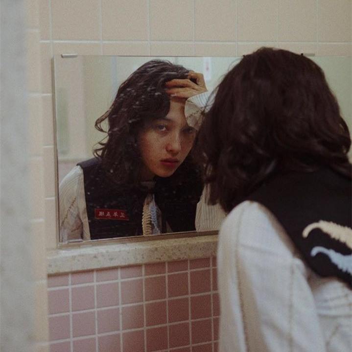 甜美圆脸虽讨喜，而我却偏爱冷漠厌世脸