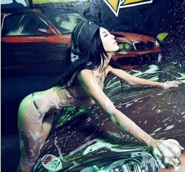 都什么年代了还看媳妇当车模最性感的汽车写真集在这