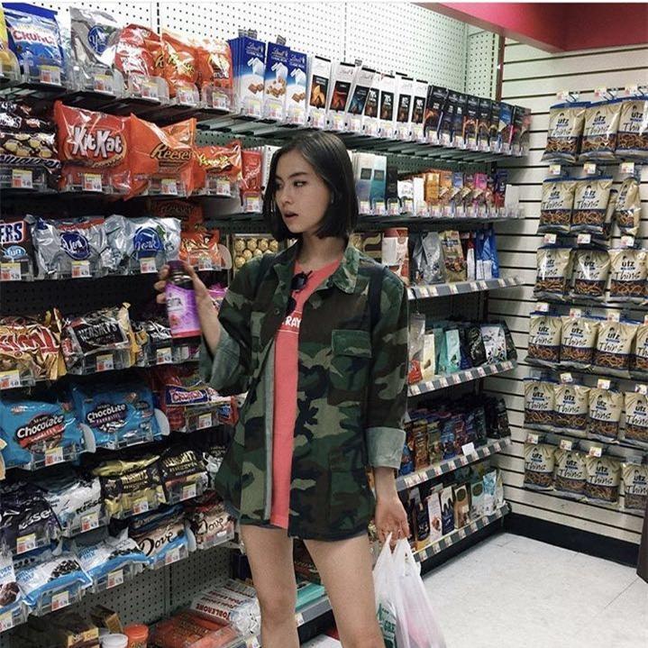 甜美圆脸虽讨喜，而我却偏爱冷漠厌世脸