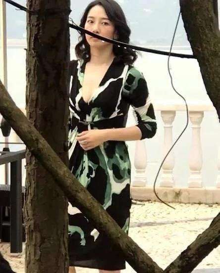 白百何辣妈到大妈, 靠露肉与“达康书记”演对手戏