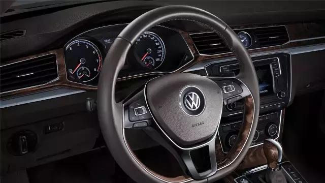 火了17年的大众“神车”，现在降价4、5万值得买吗？