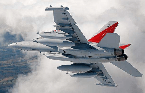 中国三代飞豹歼轰-7b试飞成功, 战力令美日难以置信