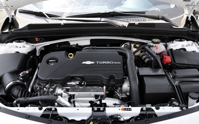 这款中型轿跑18万起，还要优惠四万，别想思铂睿了