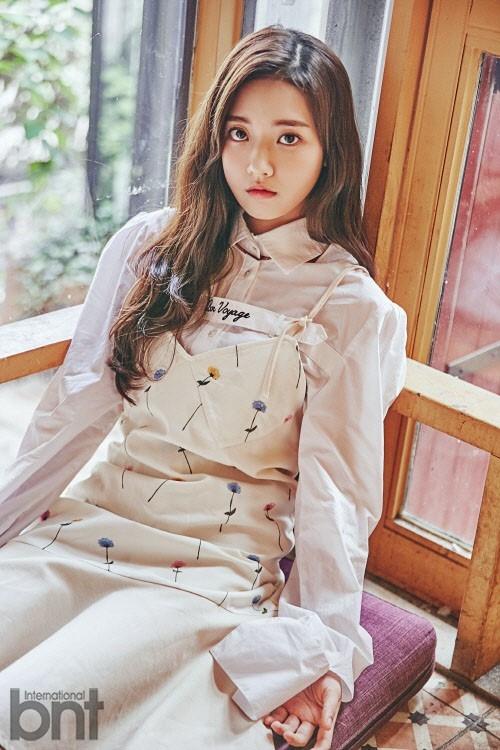 《美妙人生》馨菲17岁了 新写真大眼呆萌像小时候