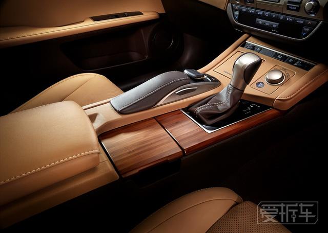 软塑、皮革去定义豪华内饰？居然织布才是最高级