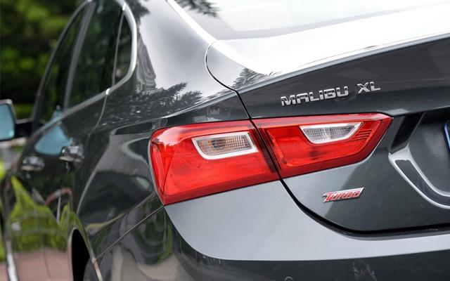 这款中型轿跑18万起，还要优惠四万，别想思铂睿了