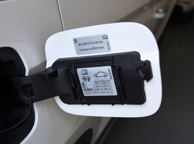 车上这些被你忽略的贴心细节！很多不再是豪车专属！