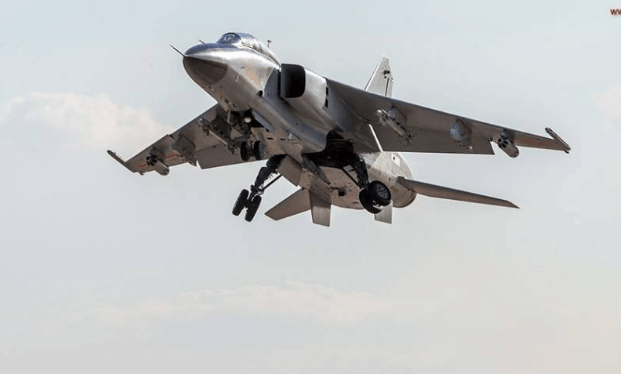 中国三代飞豹歼轰-7b试飞成功, 战力令美日难以置信