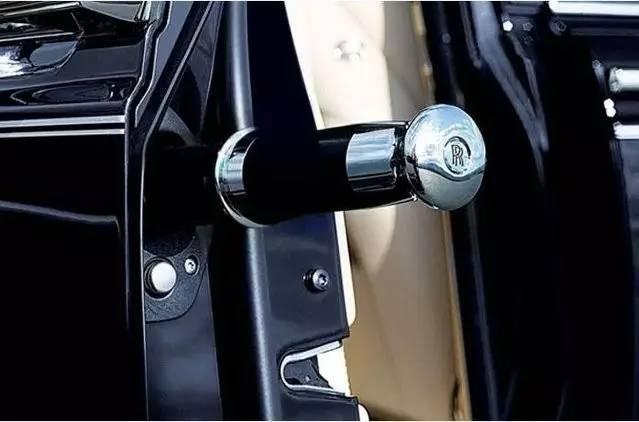 车上这些被你忽略的贴心细节！很多不再是豪车专属！