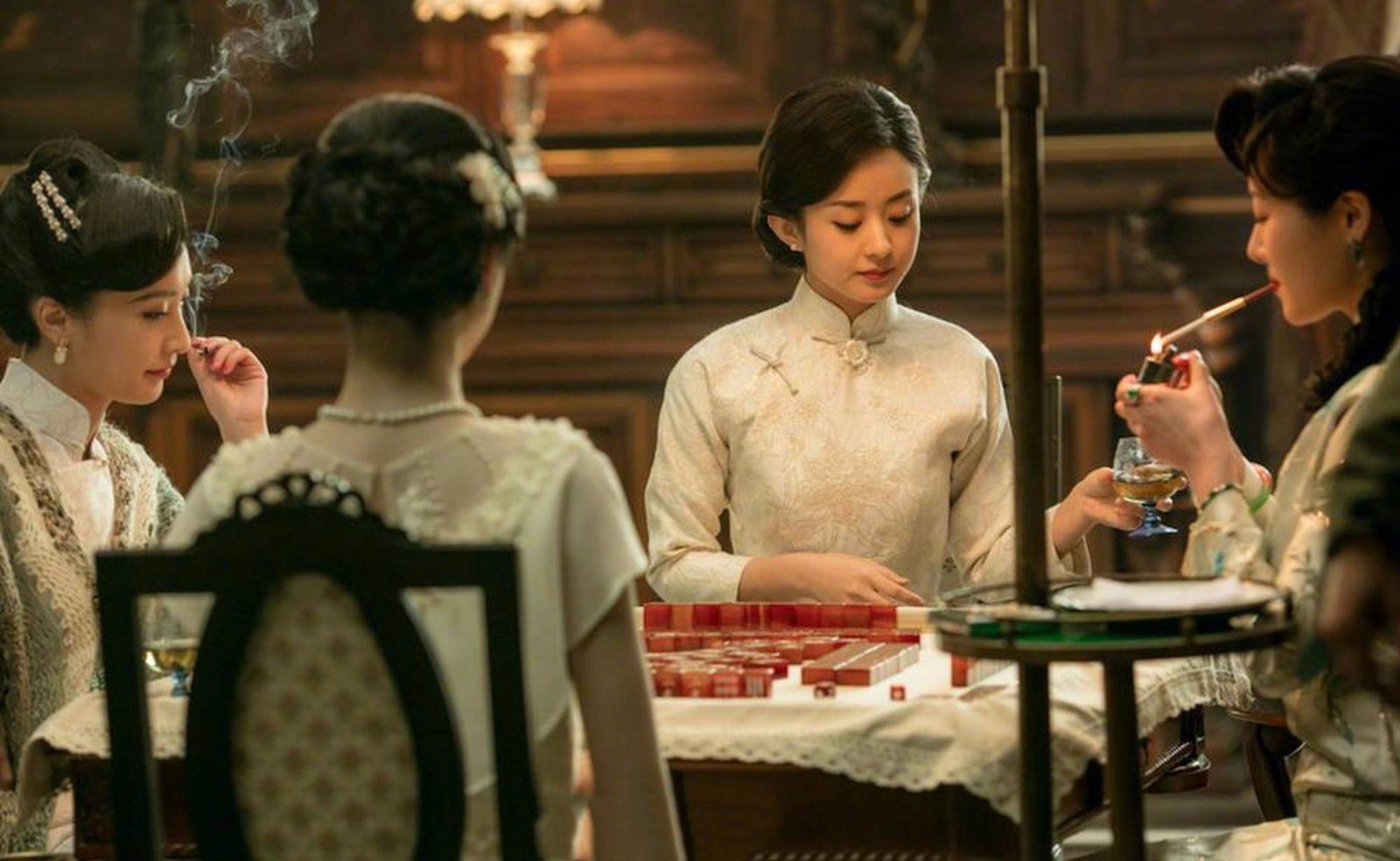 《密战》剧照,赵丽颖民国旗袍让人眼前一亮