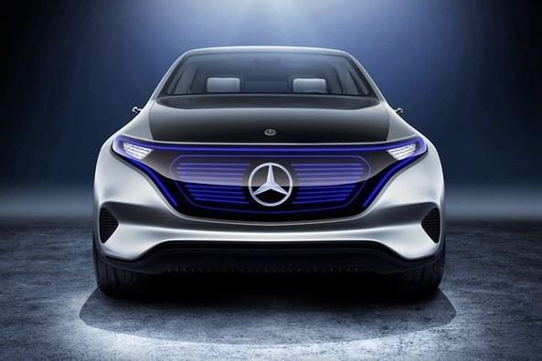 奔驰这款车一出，奥迪不敢叫灯厂了发光车标比BYD强