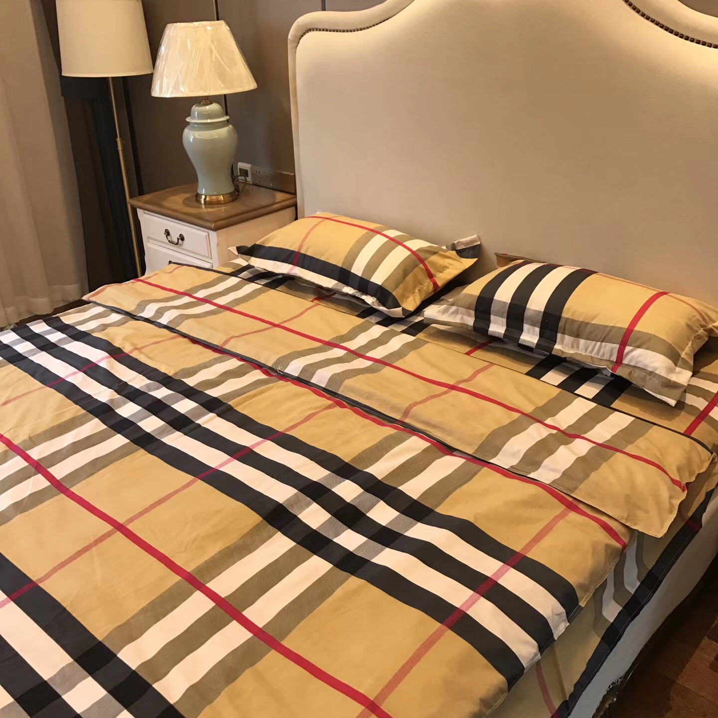 床上用品四件套面料有哪些 burberry四件套纯棉