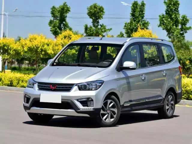 五菱宏光玩转秋名山，但这个配置都没有，后果不敢想