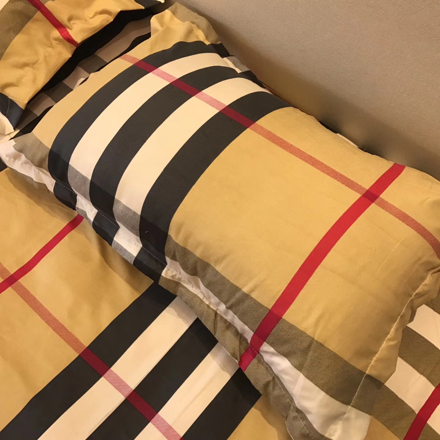 床上用品四件套面料有哪些 burberry四件套纯棉