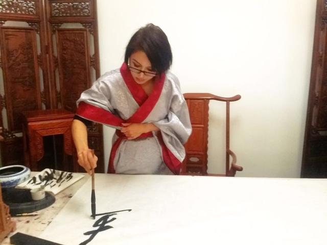 女书家钱晓慧专职书法教学三十年人美艳字如何