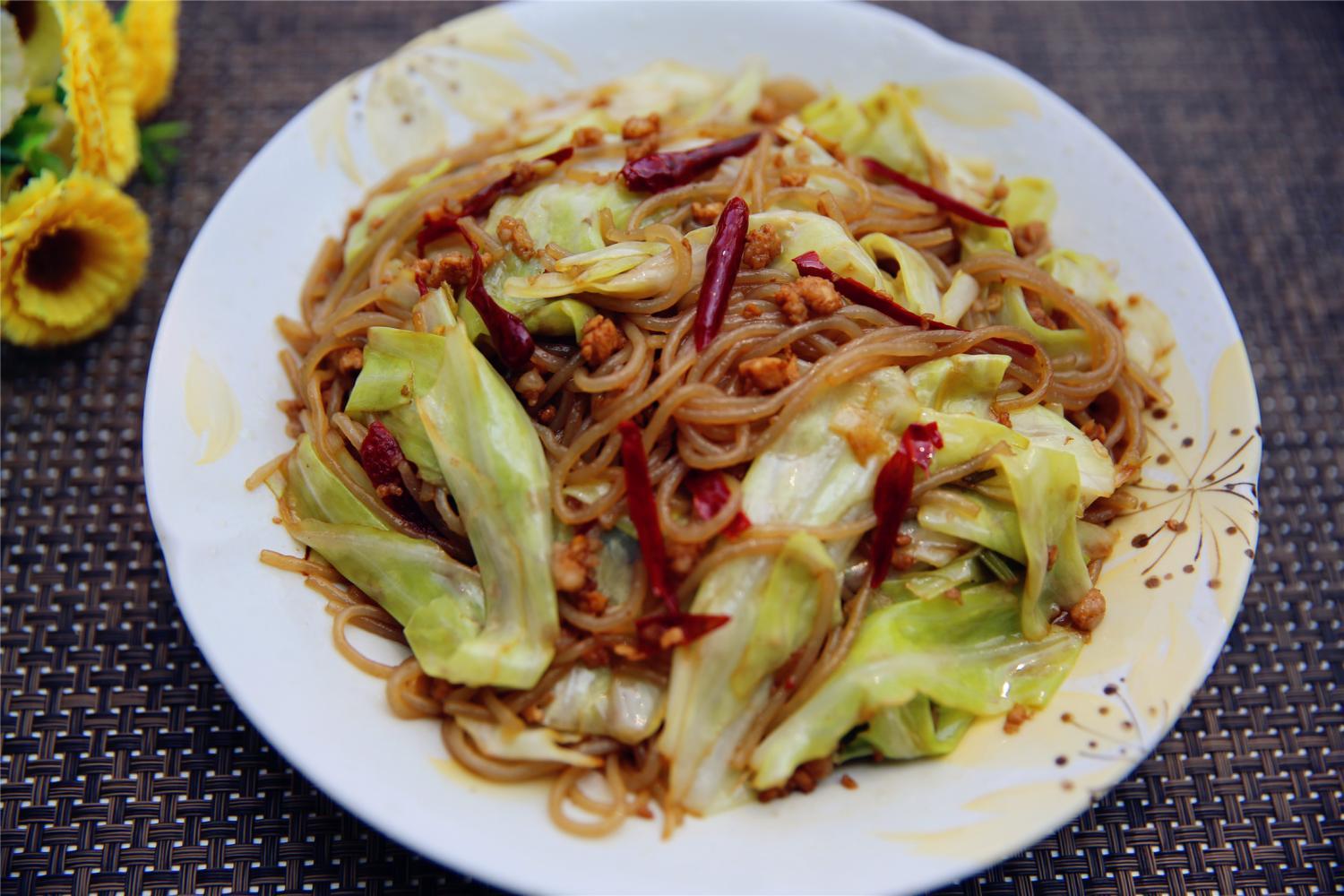 卷心菜炒粉条, 软糯滑嫩, 不粘锅不成陀的秘诀在这里