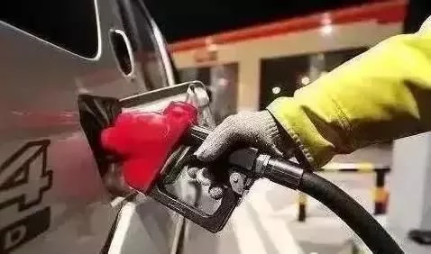 汽车油箱为啥有左右之分？你绝对不知道