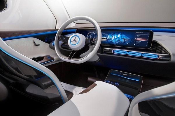 奔驰这款车一出，奥迪不敢叫灯厂了发光车标比BYD强