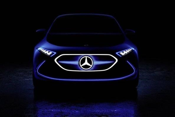 奔驰这款车一出，奥迪不敢叫灯厂了发光车标比BYD强