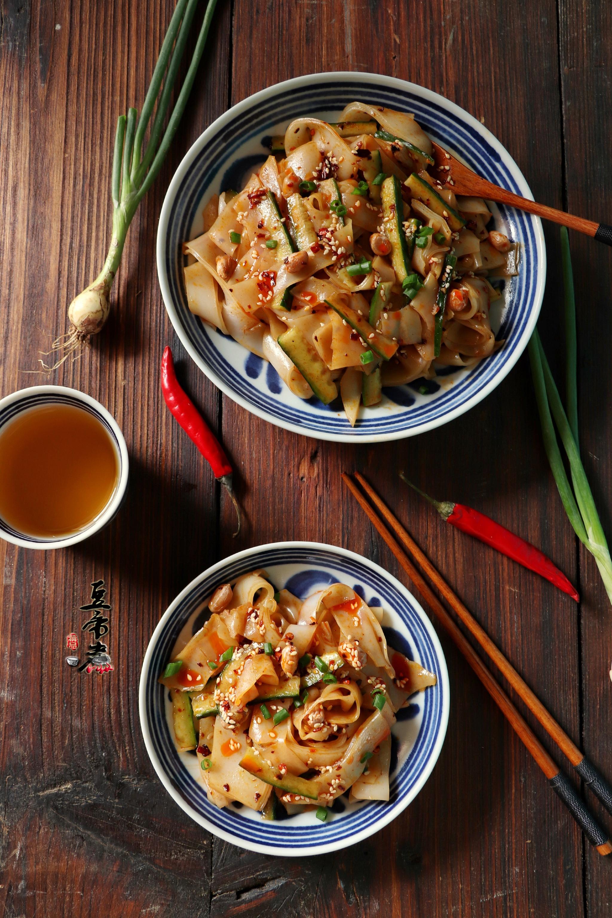 自制凉皮这么调,吃的满头大汗真是爽,好吃看得见,不要错过了