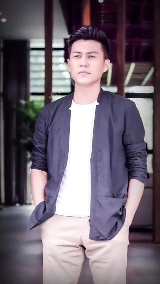 搞半天原来是勒东的炒作为这个话剧把人得罪个遍