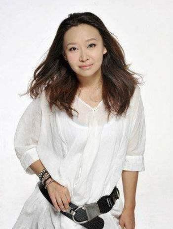 《活着》出道,片中刘天池所饰演的是葛优的女儿凤霞一角