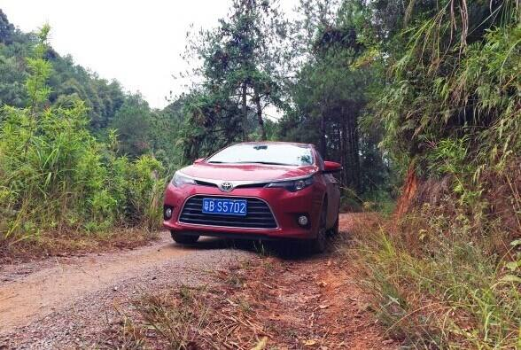 开着轿车也能自驾游！10年老司机教您开车走烂路
